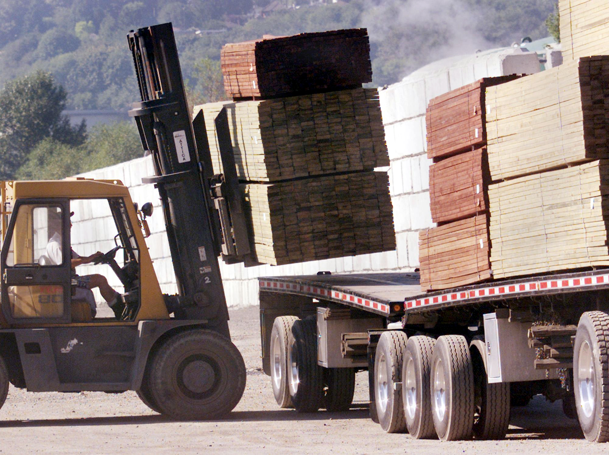 US hardwood producers push to expand Section 232 tariffs on other wood products