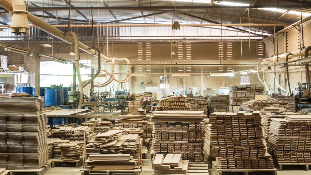 UK traders competing fiercely for sales to year-end