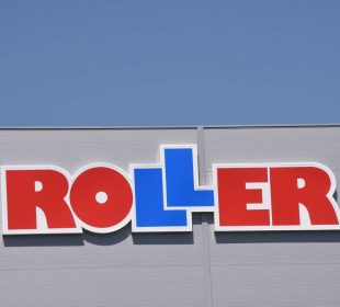 German furniture retailer accelerates store closures