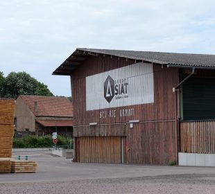 French sawmill group Siat to close planing plant after losing Leroy Merlin contract